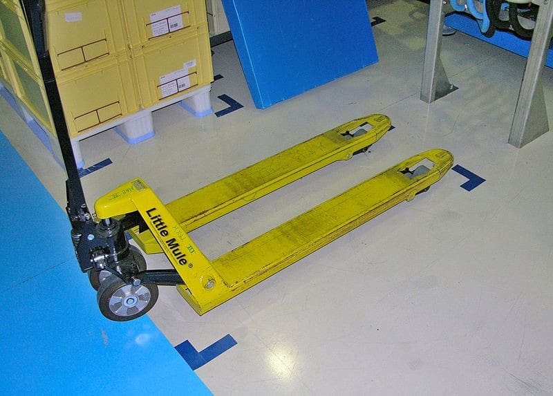 Orient Display: 2S – simple floor marking